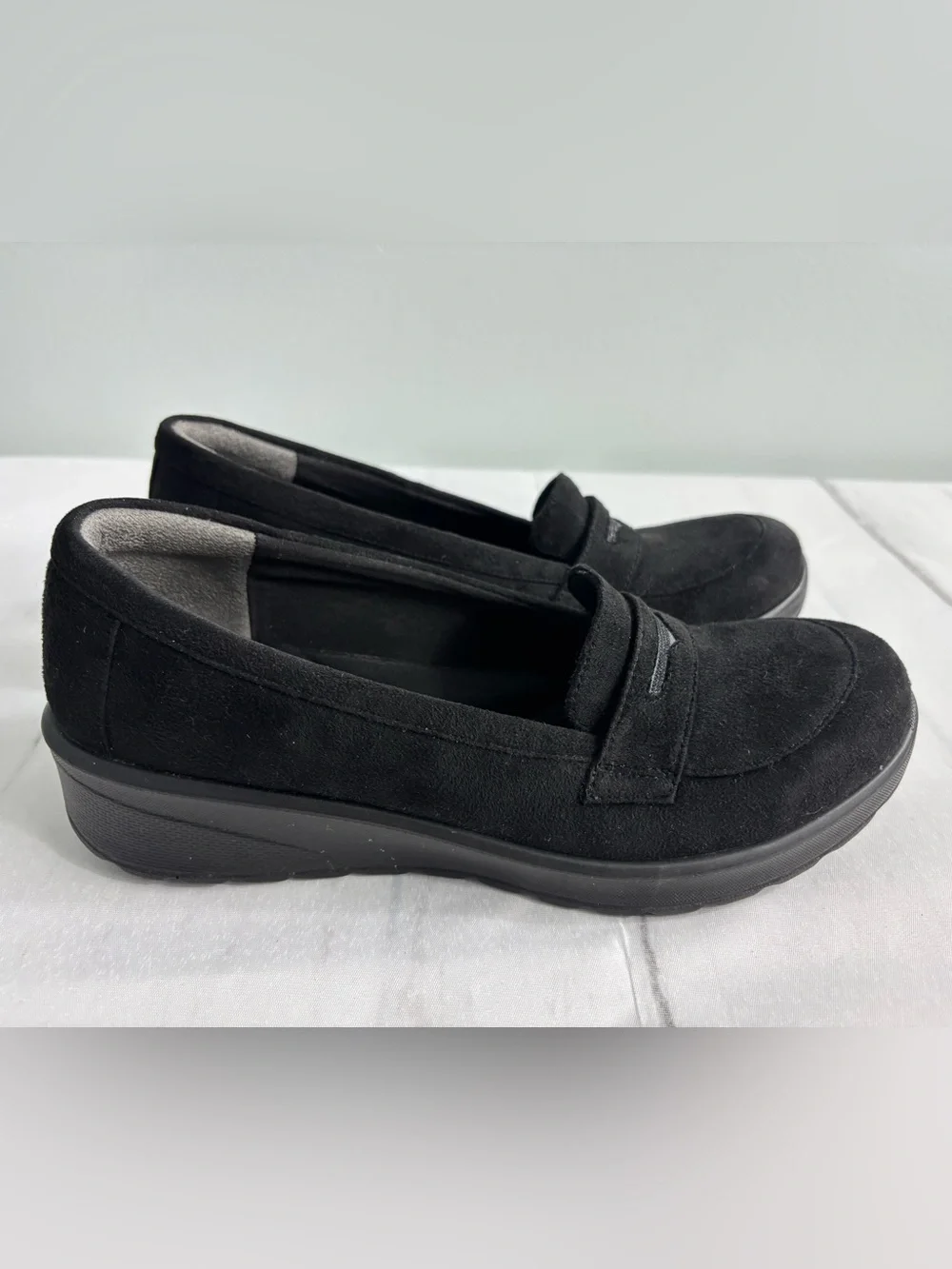 BZees Gamma Slip-On Wedge Loafers Sz 9W Lightweight Soft Anatomical Insole